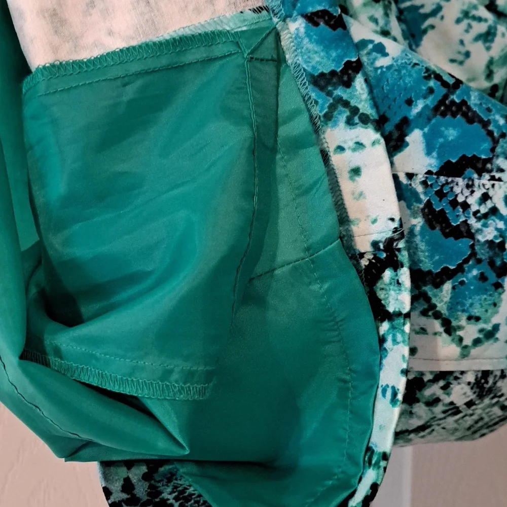 NWT Liz Clairborne Sleeveless Snake Print Dress - Green - Picture 4 of 4